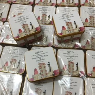 New Couple Design Tin Box